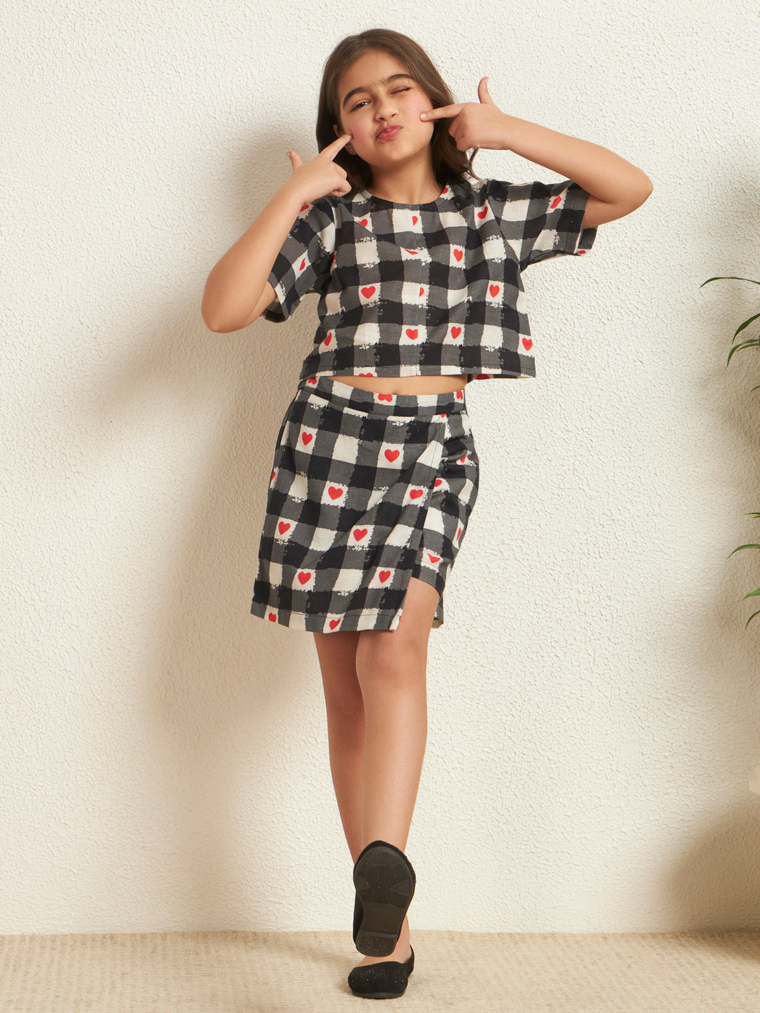 Black & White Coton Flex Heart Print Check Round Neck Girls Co-Ord Set