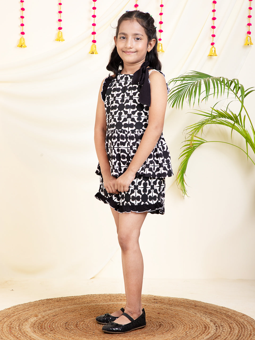 Geometric Print Peplum Top With Shorts