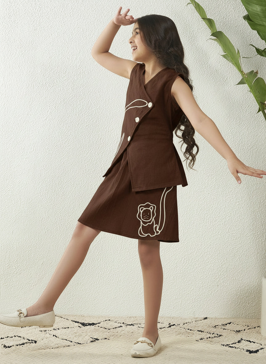 Girls Brown Cotton Flex Blazer & Skirt Set With Lion Motif