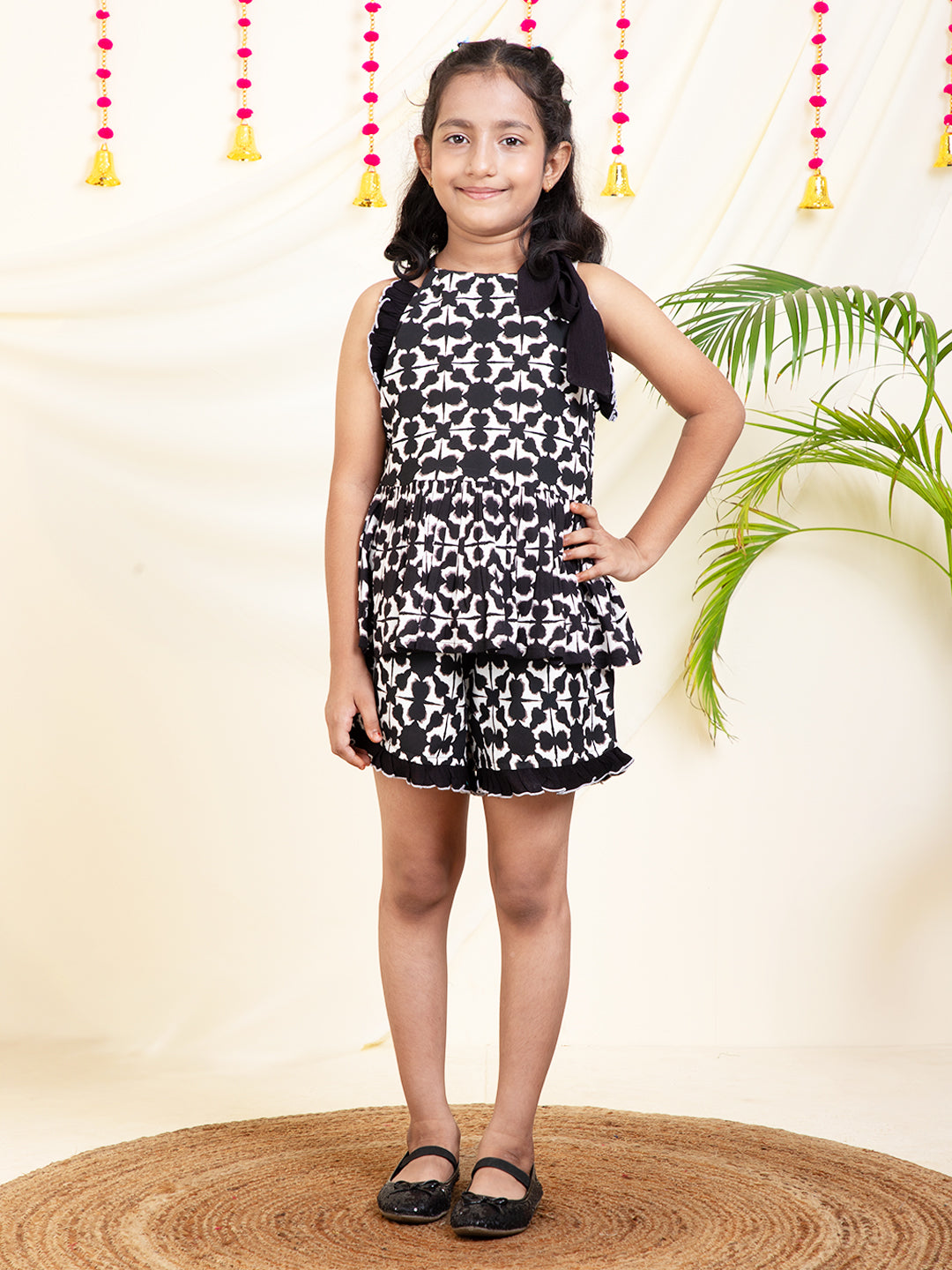 Geometric Print Peplum Top With Shorts